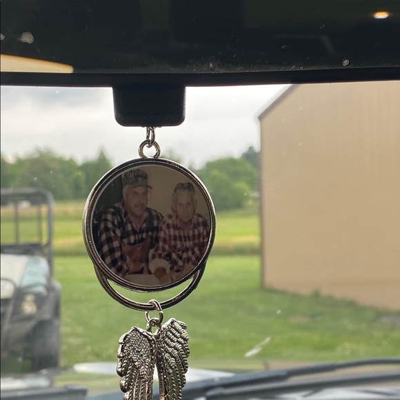 Memorial Car Angel Wings for Rear View Mirror. - Picture 1 of 2